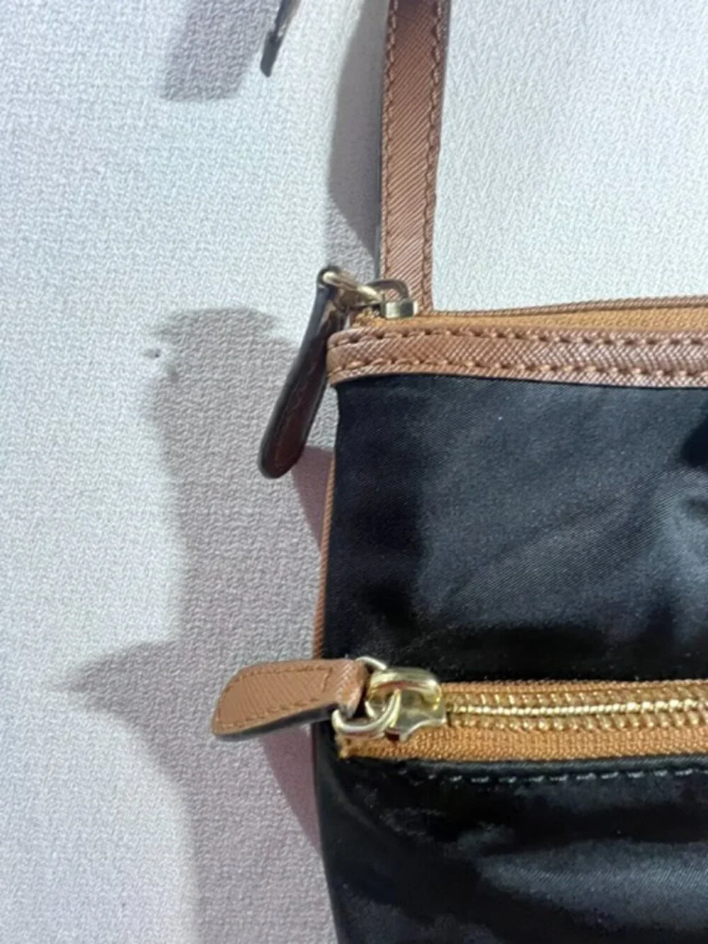 EXPRESS black faux leather crossbody pink‎ lining inside